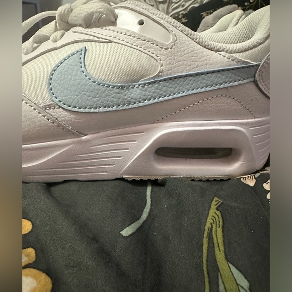 Women’s Nike air shoes - Picture 3 of 4